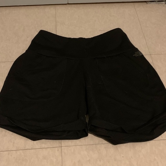 Shorts NORTH FACE shorts - Picture 2 of 3